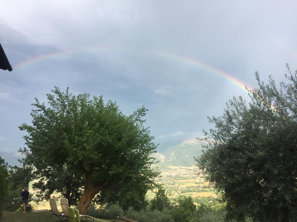Casale Degli Ulivi Villa Gualdo Tadino Bagian luar foto