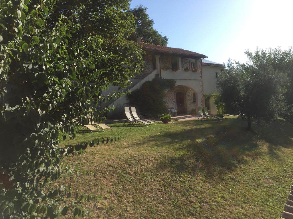 Casale Degli Ulivi Villa Gualdo Tadino Bagian luar foto