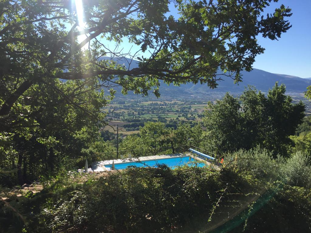 Casale Degli Ulivi Villa Gualdo Tadino Bagian luar foto