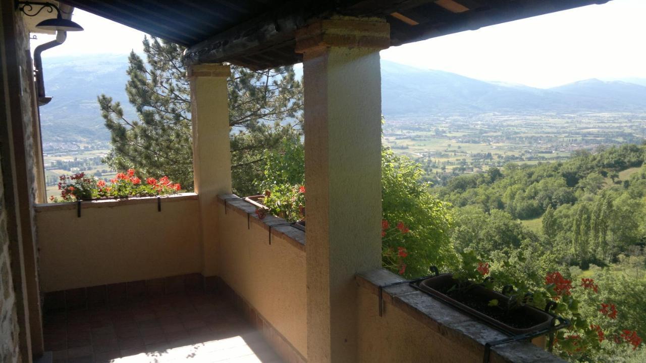 Casale Degli Ulivi Villa Gualdo Tadino Bagian luar foto