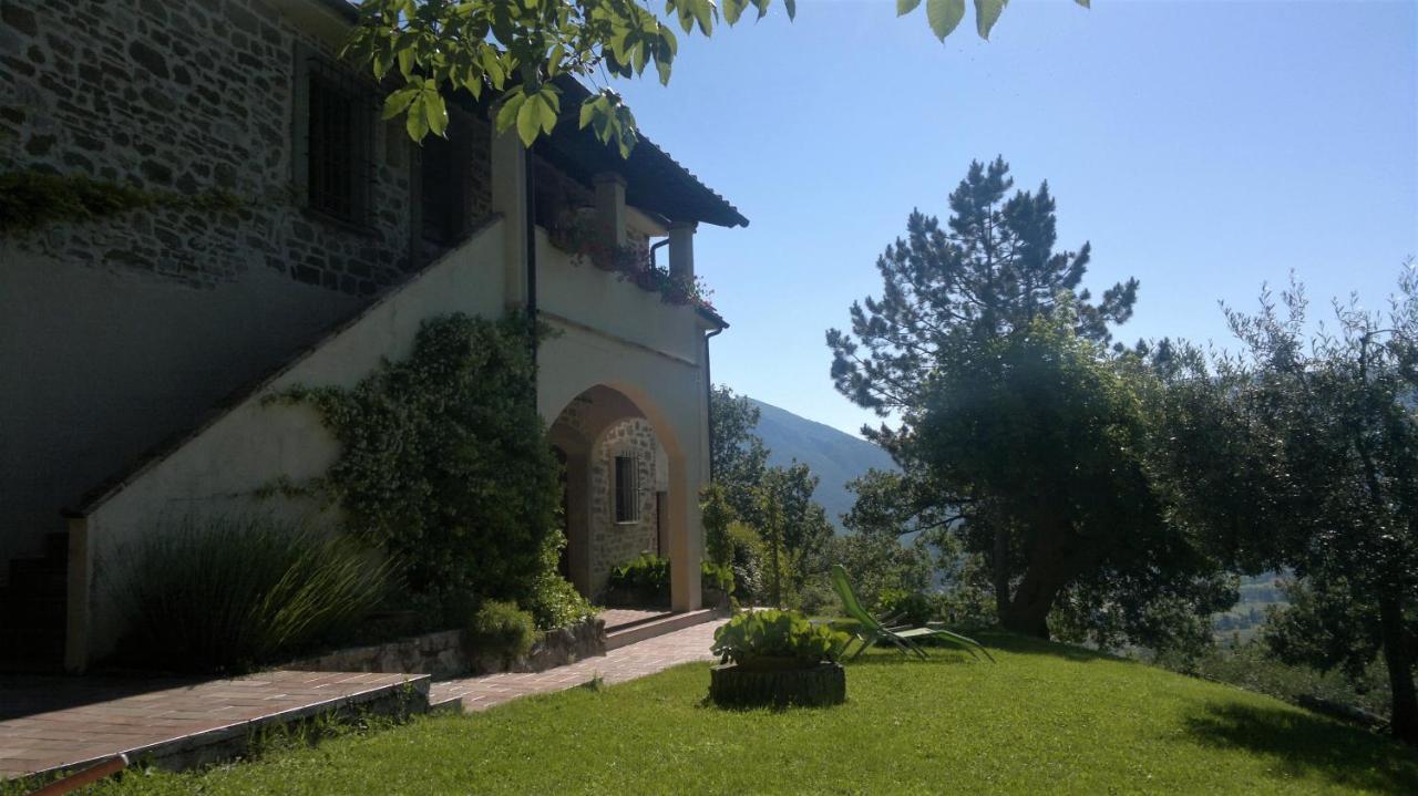 Casale Degli Ulivi Villa Gualdo Tadino Bagian luar foto