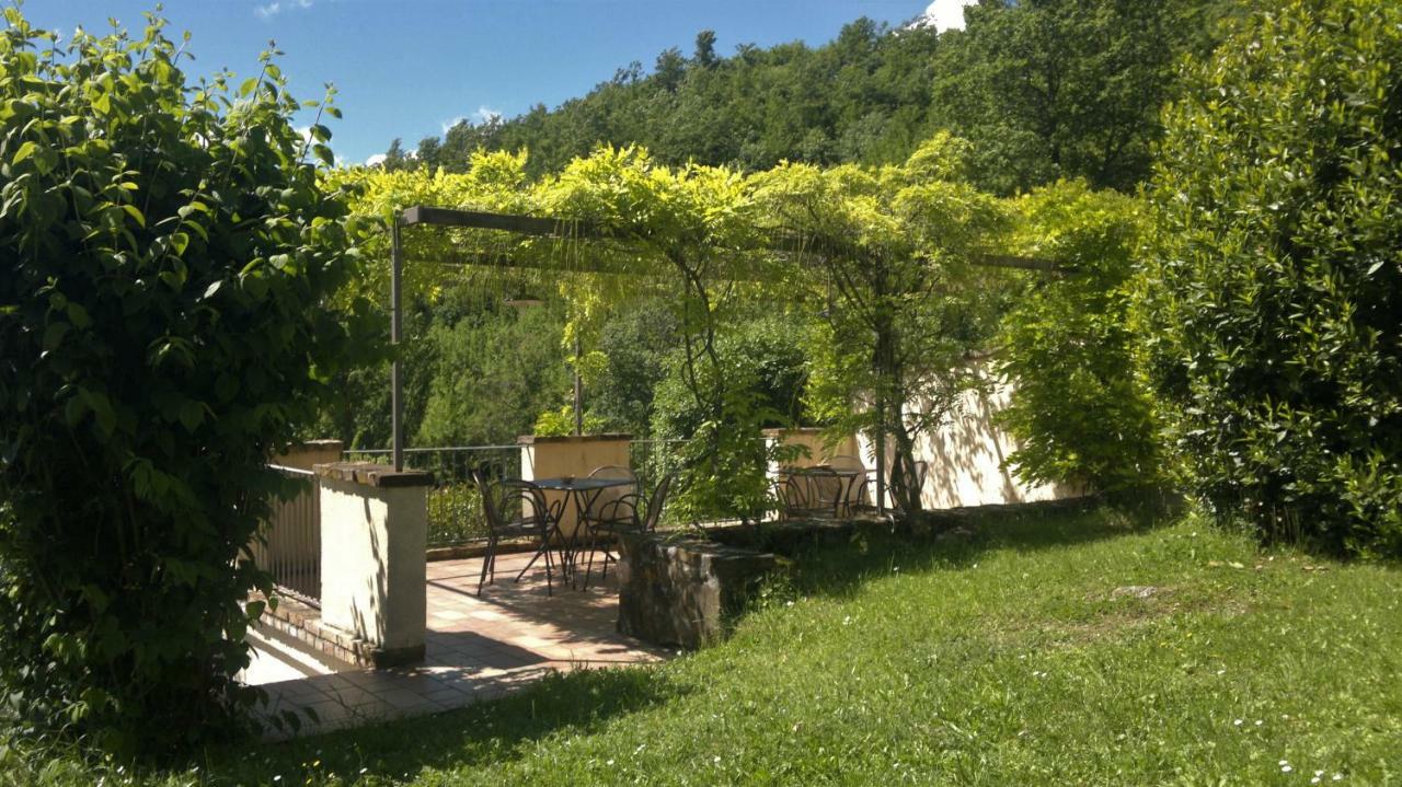 Casale Degli Ulivi Villa Gualdo Tadino Bagian luar foto