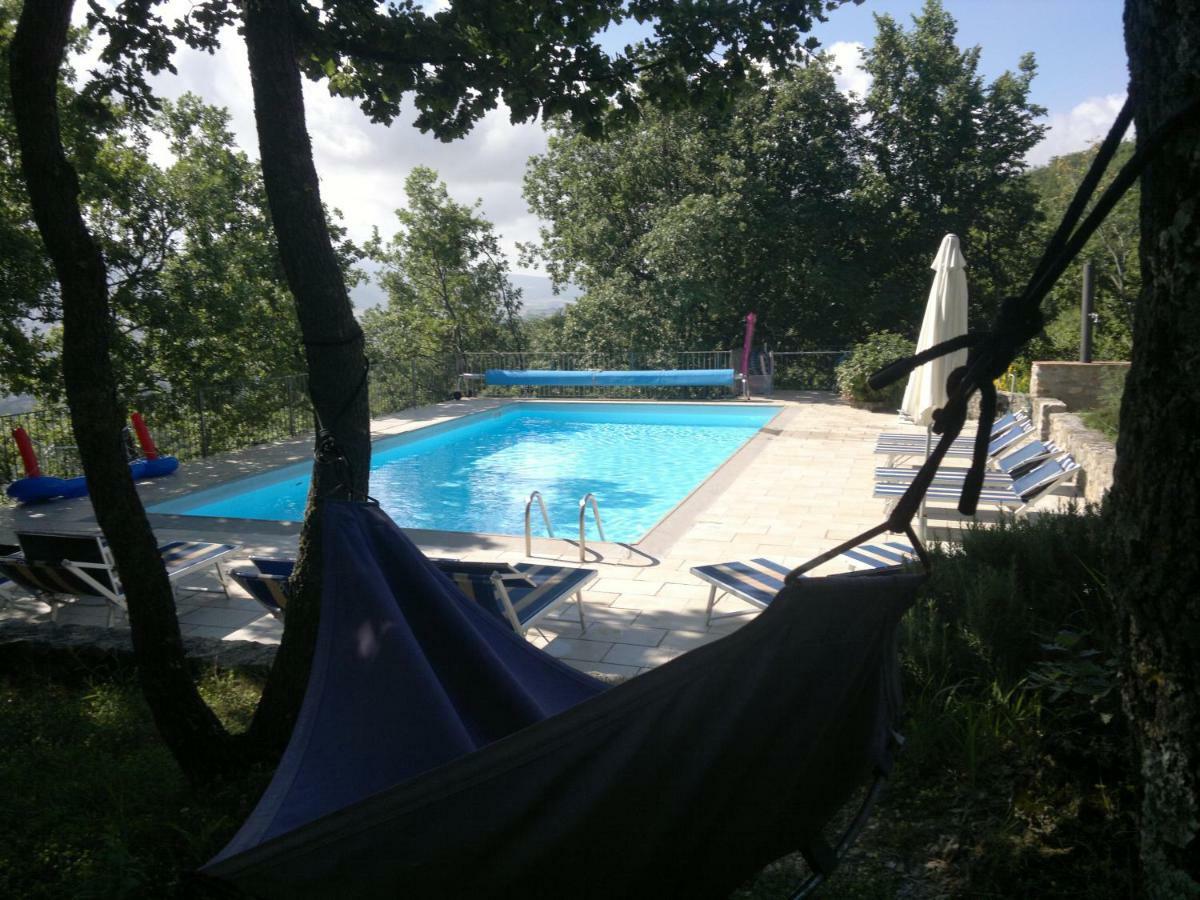 Casale Degli Ulivi Villa Gualdo Tadino Bagian luar foto